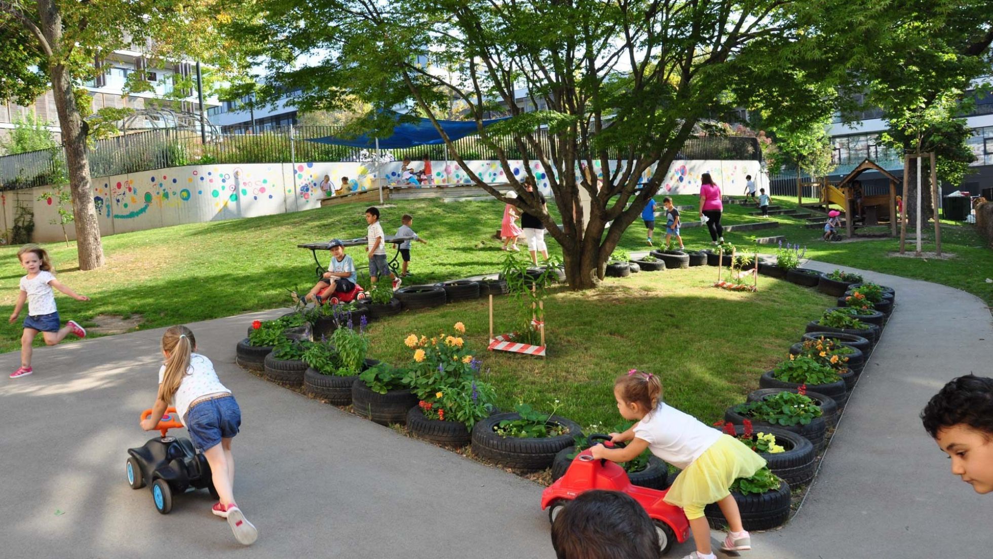 copyright: Carola Edinger Außenbereich Kindergarten Salisstraße 2