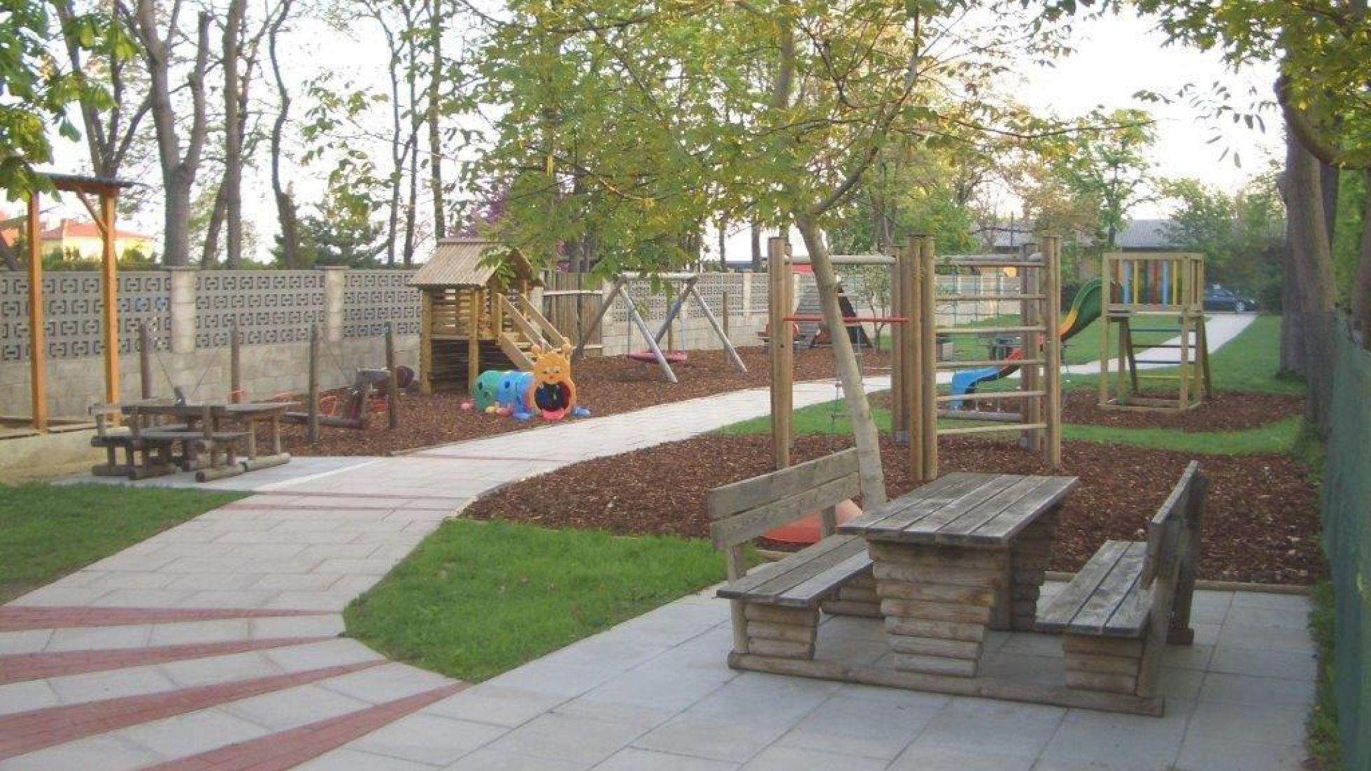 copyright: Essling - St. Nikolausstiftung Außenbereich Kindergarten Eßlinger Hauptstraße 79