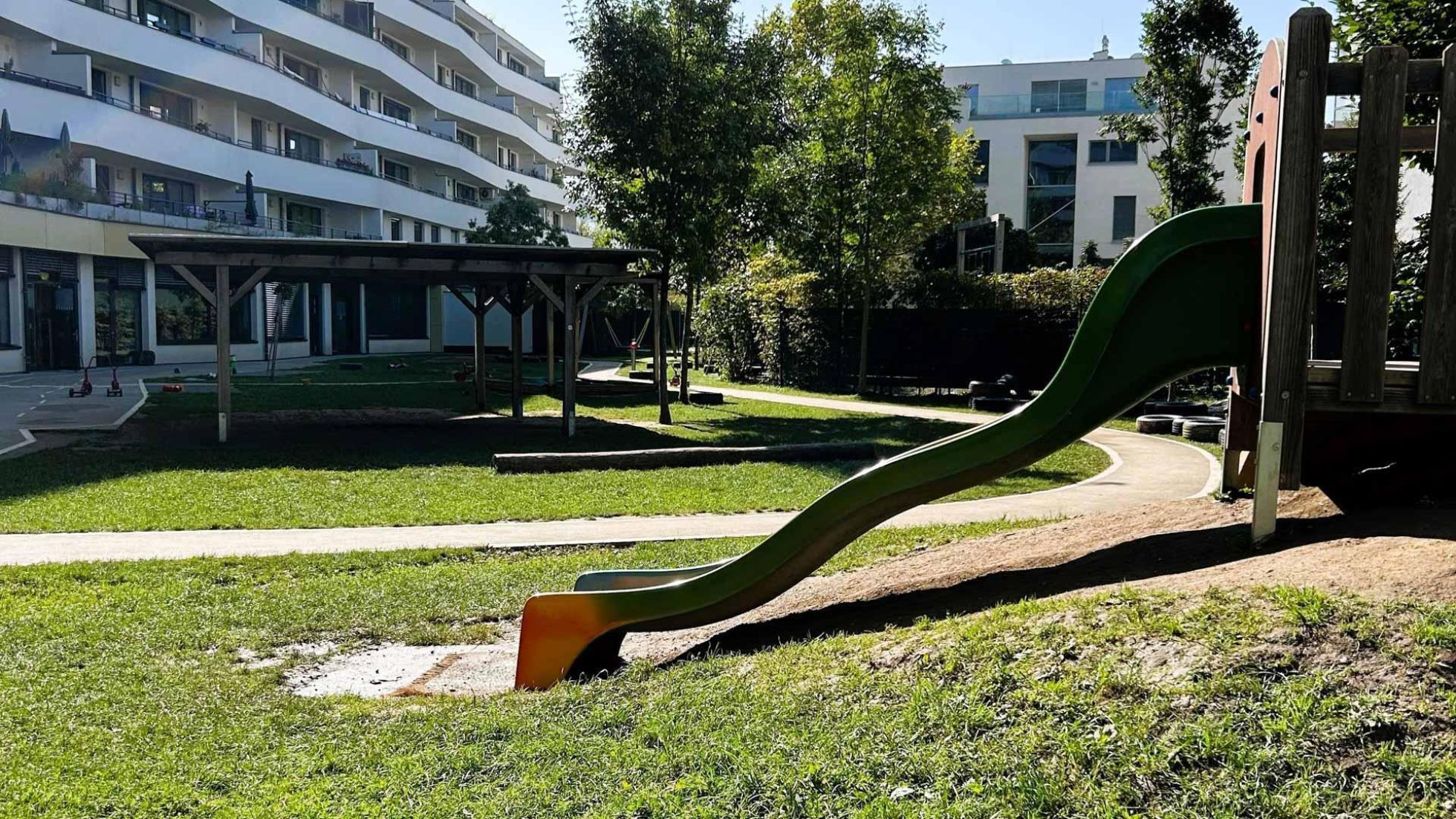 copyright: KIWI - Kinder in Wien Außenbereich Kindergarten Altmannsdorfer Straße 1043