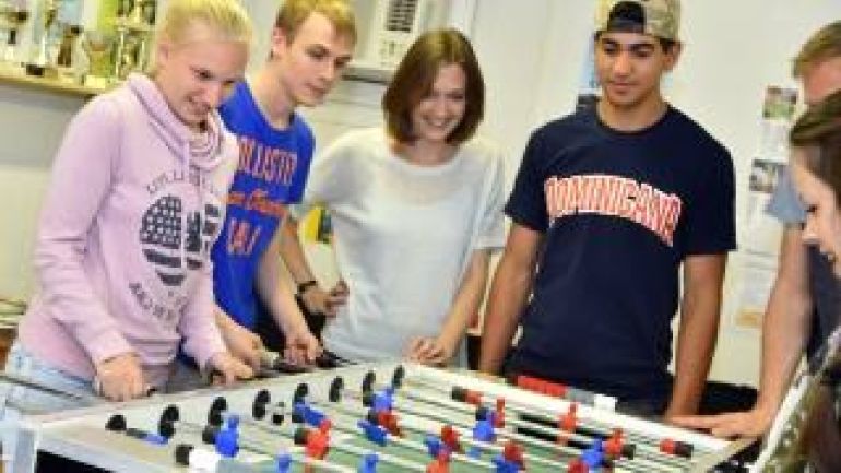 copyright: Christian Jobst Jugendliche spielen Tischfußball