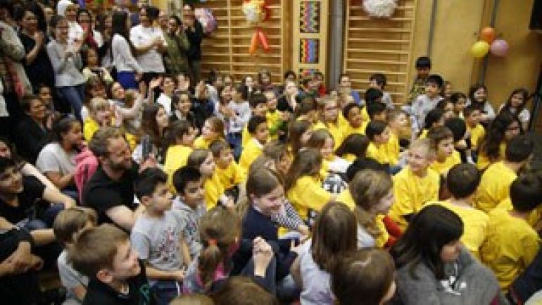 copyright: Martin Votava/PID Kinder modererien mit Mikrofon