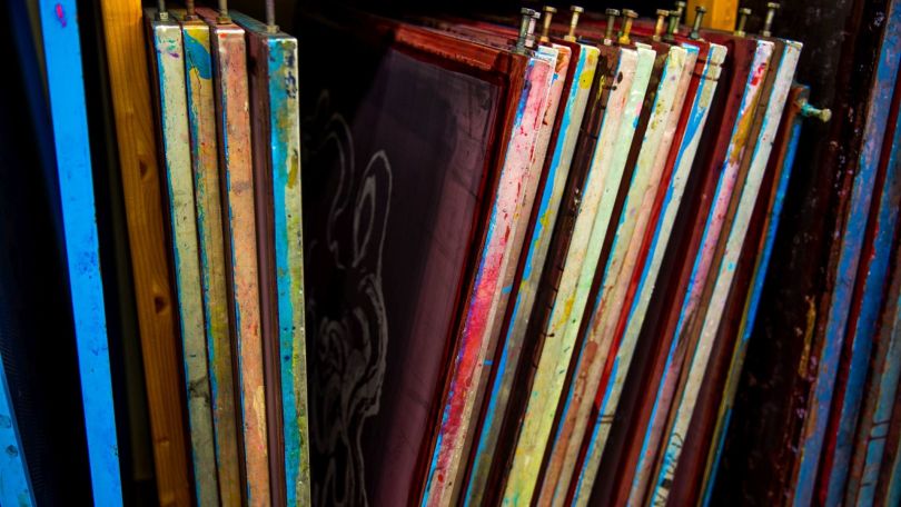 Rahmen zum Drucken von Stoffen aneinander gereiht