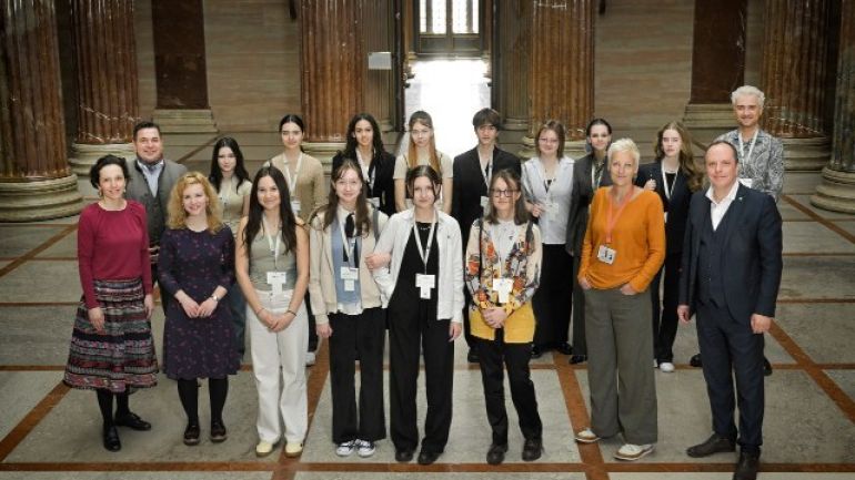 copyright: Parlamentsdirektion/Johannes Zinner Schüler*innen der Modeschule Hetzendorf im Parlament