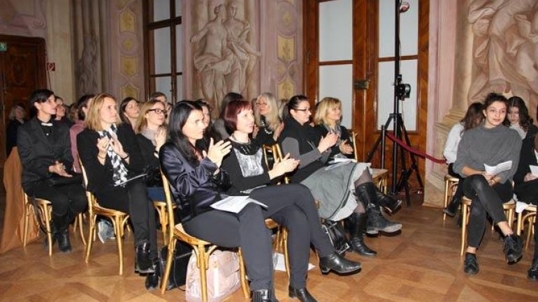 copyright: Modeschule Wien Publikum applaudiert