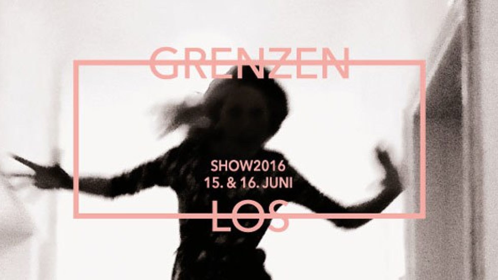 copyright: Modeschule Wien Sujet zur Show 2016 der Modeschule Wien am 15. und 16. Juni: Frau bei Luftsprung in einem Gang, Motto: Grenzenlos