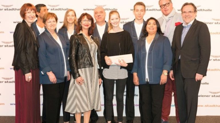 Gruppenbild bei der Präsentation der neuen Outfits