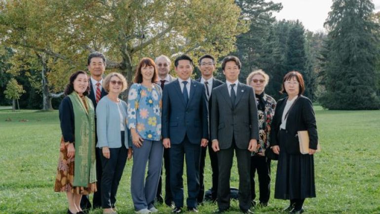 copyright: © Julian Vilim Gruppenfoto der Delegationsbesucher und Modeschule-Kanzlei