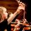 Junge Mädchen spielen Violine