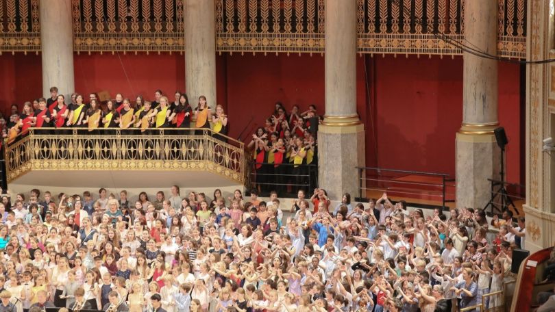 copyright: Foto Schuster Hunderte Kinder singen im Großen Saal des Wiener Konzerthauses.