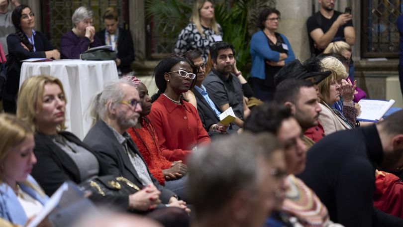 copyright: Stadt Wien/Markus Wache Teilnehmer*innen sitzen in Reihen bei der Veranstaltung