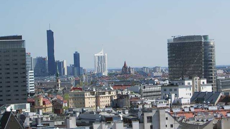 copyright: ARGE BWM Tabor Feller verschiedene Gebäude, teilweise Hochhäuser, von oben betrachtet