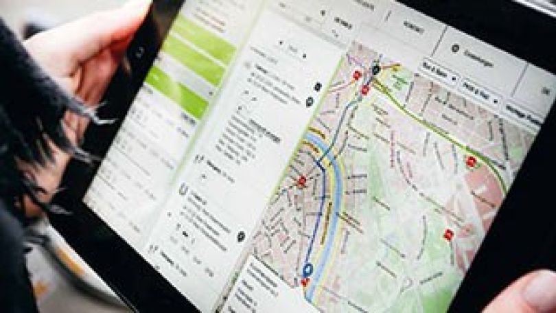 Blick auf einen Tabletcomputer.