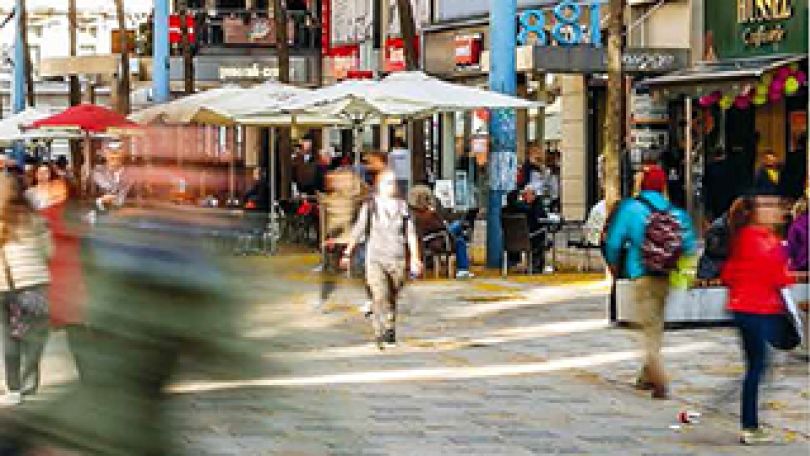 Personen in der FußgängerInnenzone Mariahilfer Straße