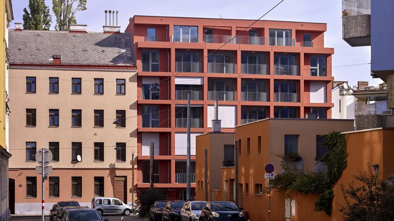 Wohnbau mit offenen Erkern