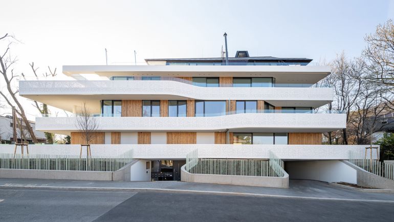 Moderne Villa mit breiten