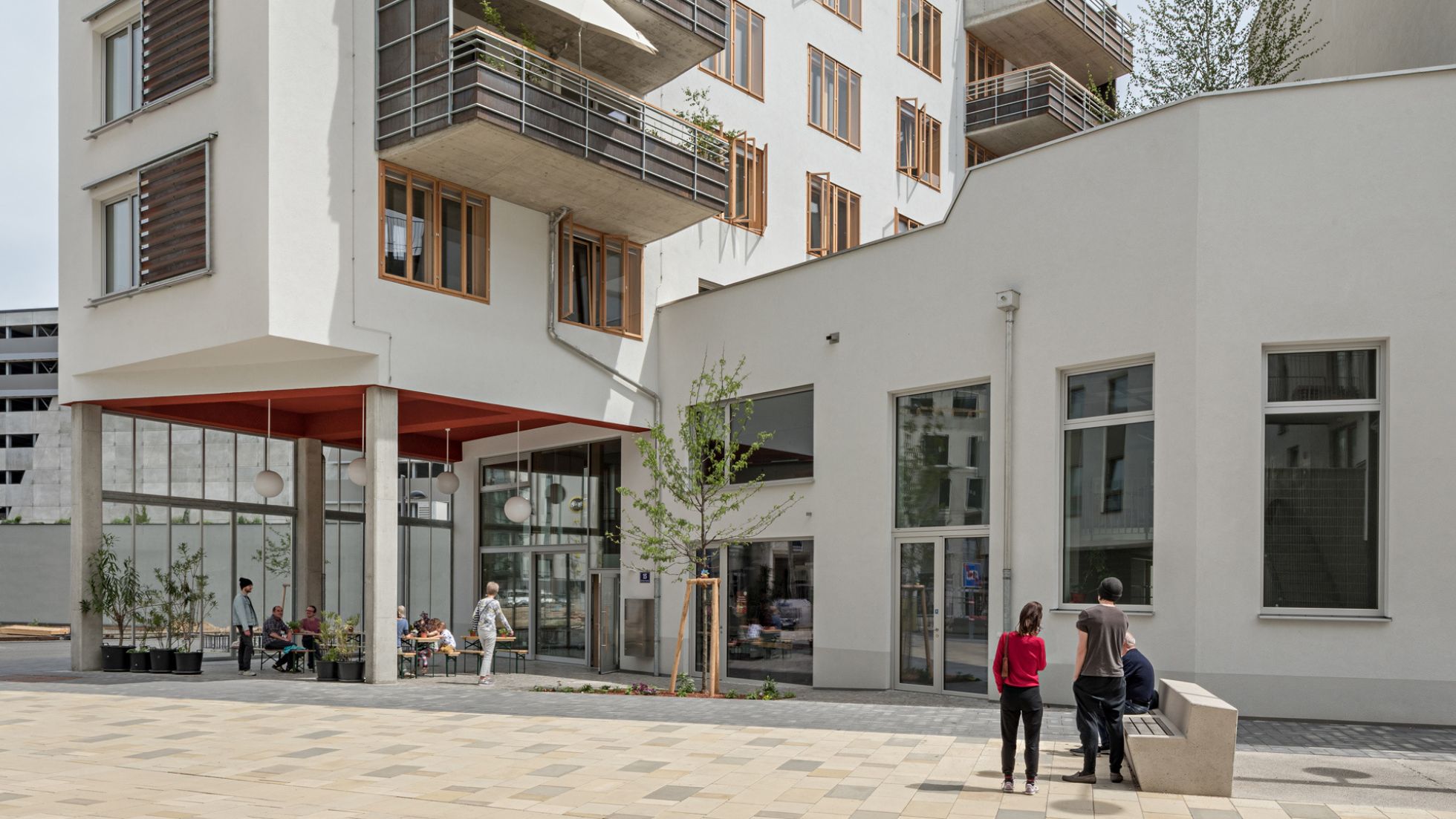 copyright: Hertha Hurnaus Moderner Neubau mit überbauter ebenerdiger Terrasse