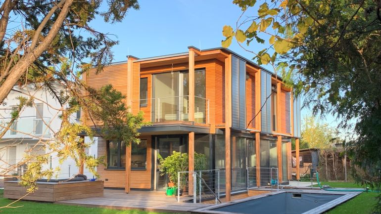 Modernes Kleingartenhaus aus Holz