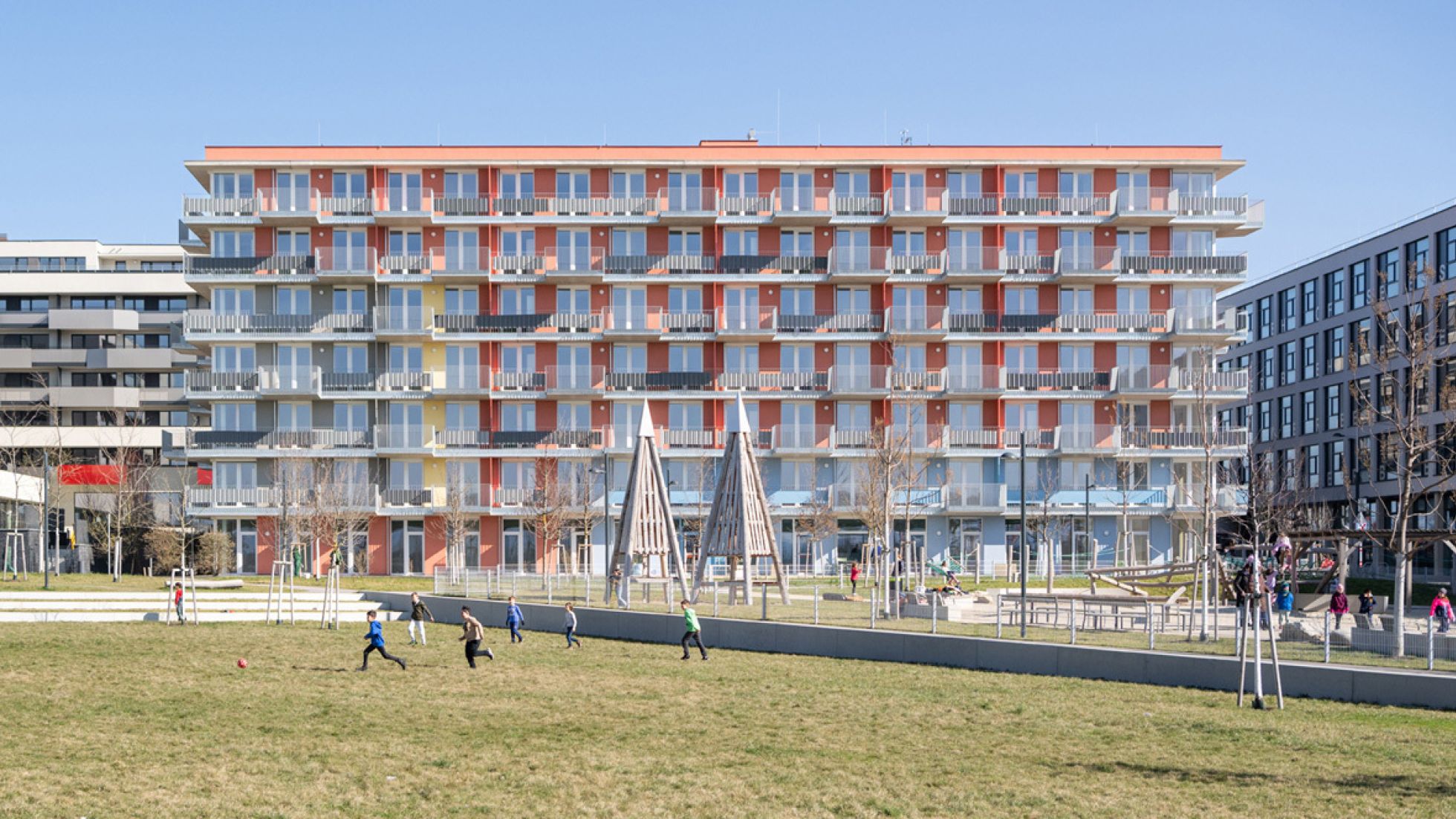 Großer moderner Neubau