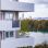 Moderner Neubau, Balkone und Fenster