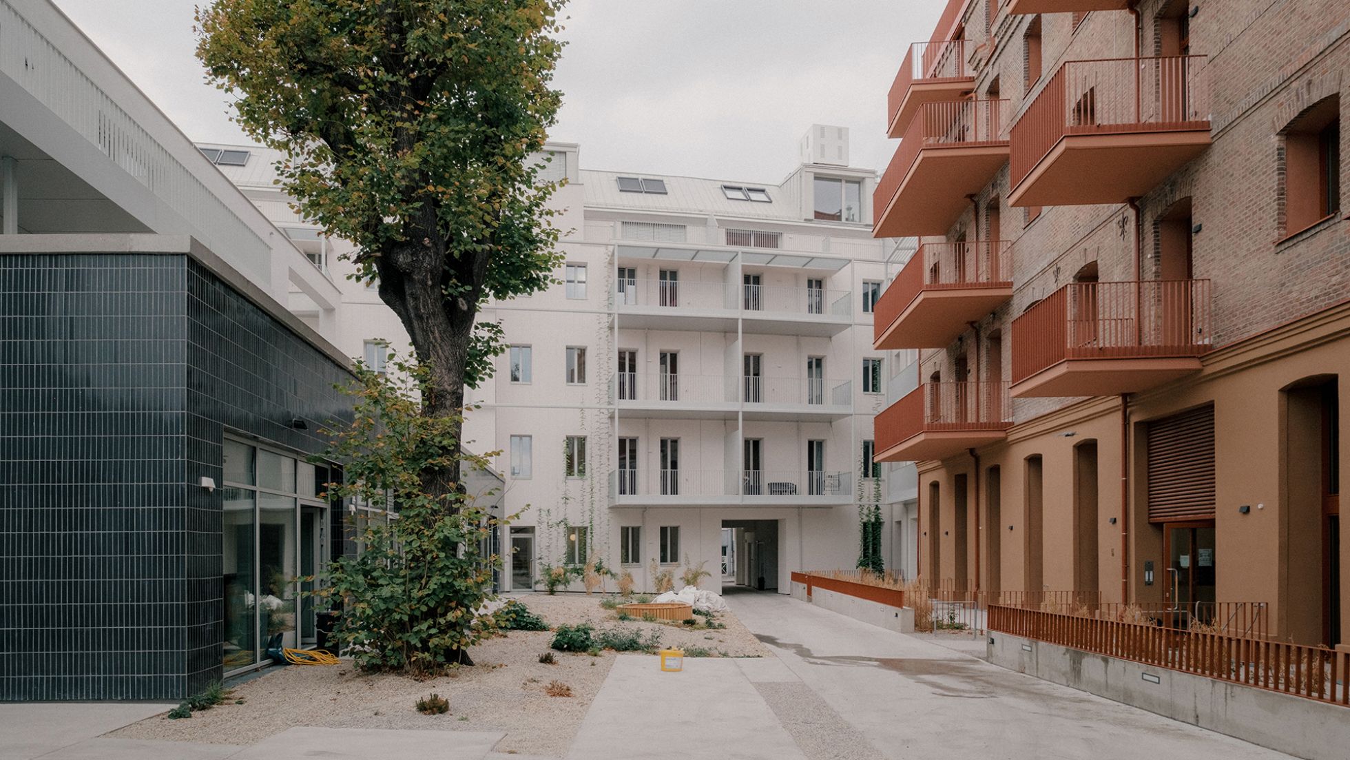 Neubau und renoviertes Altbau-Haus