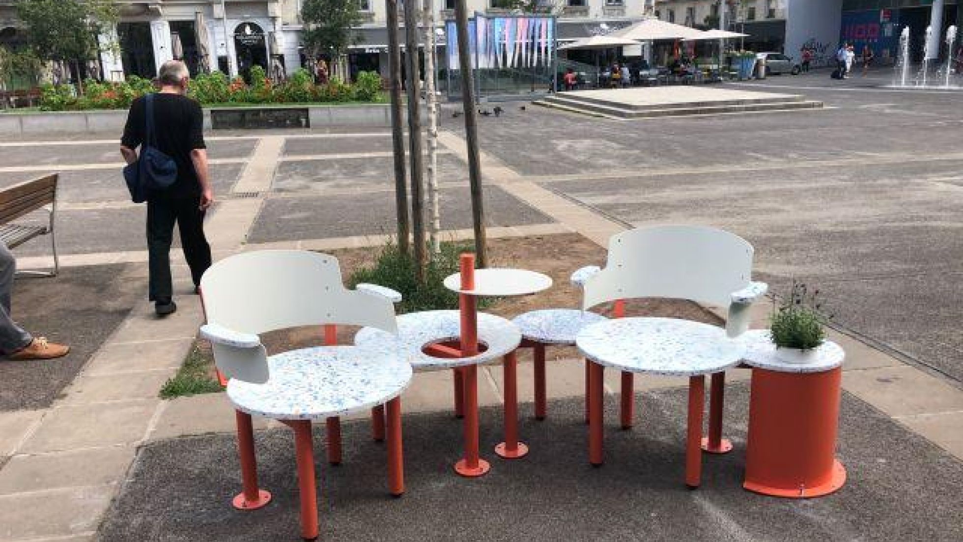 copyright: Barbara Slotta Designer-Sitzgelegenheiten im öffentlichen Raum