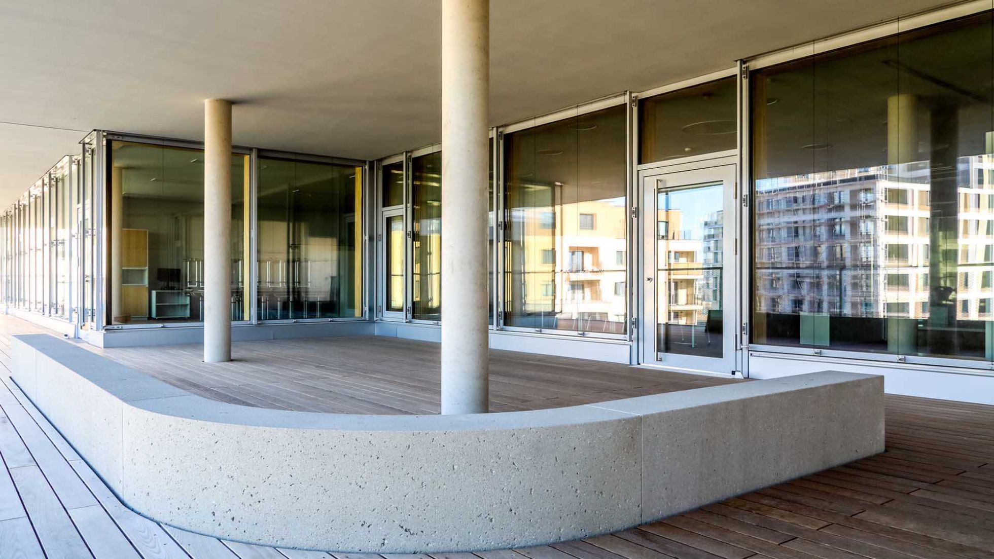 Modernes Schulgebäude