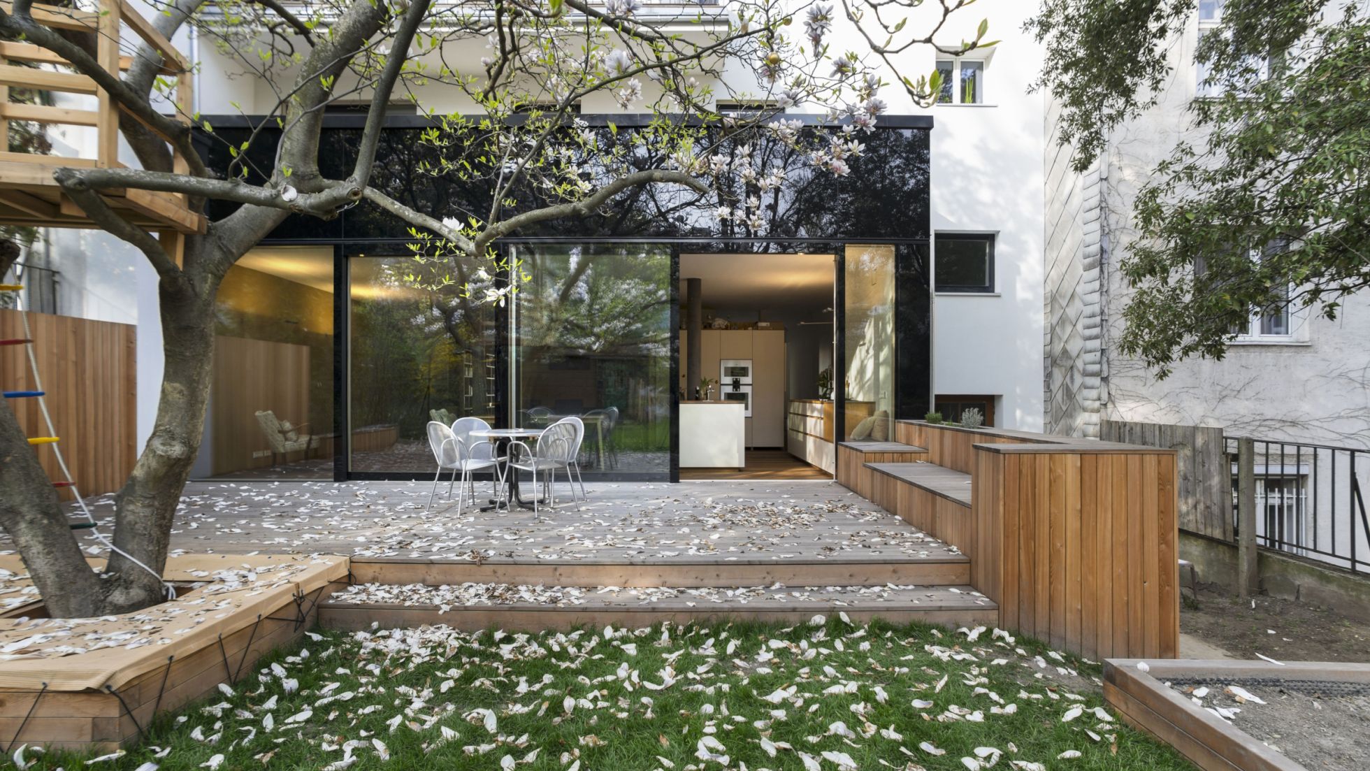 copyright: VIO WAKOLBINGER ASTEN 4481 Innenhof mit Terrasse