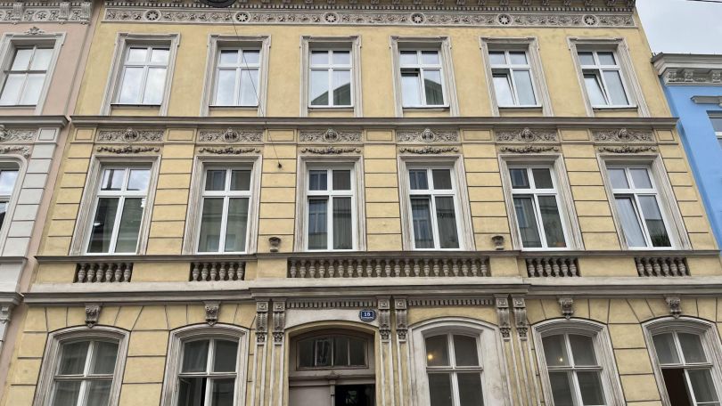 Fassade eines denkmalgeschützten Zinshauses