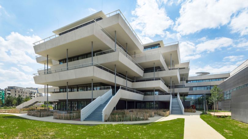 copyright: Martin Kohlbauer ZT GmbH Schulgebäude mit mehreren, versetzten Terrassen