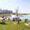 copyright: PID/C. Fürthner Menschen auf Wiese, am Kiesstrand und im Wasser