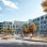 spazierende und Rad fahrende Menschen vor dem neuen Bildungscampus