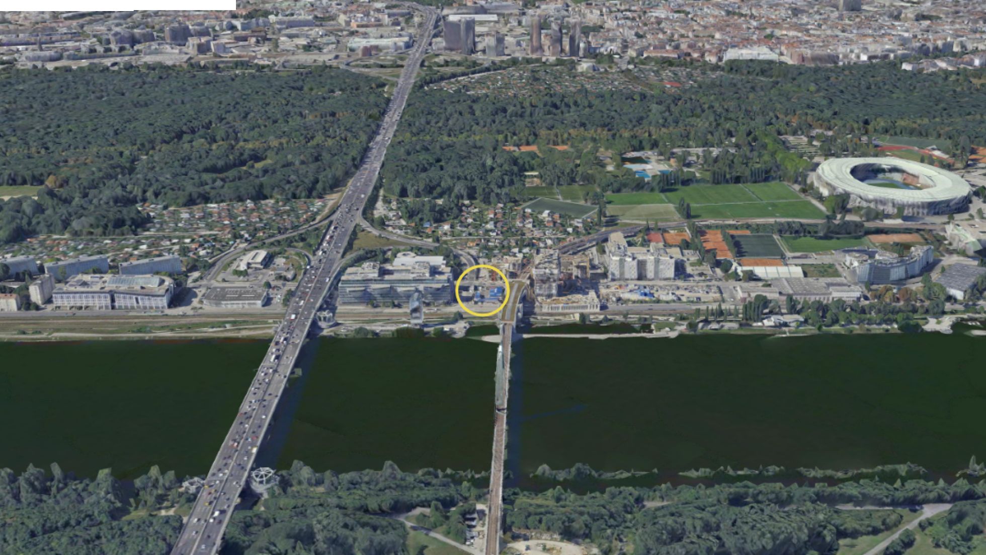 Schrägluftbild mit Kennzeichnung der Lage des Towers