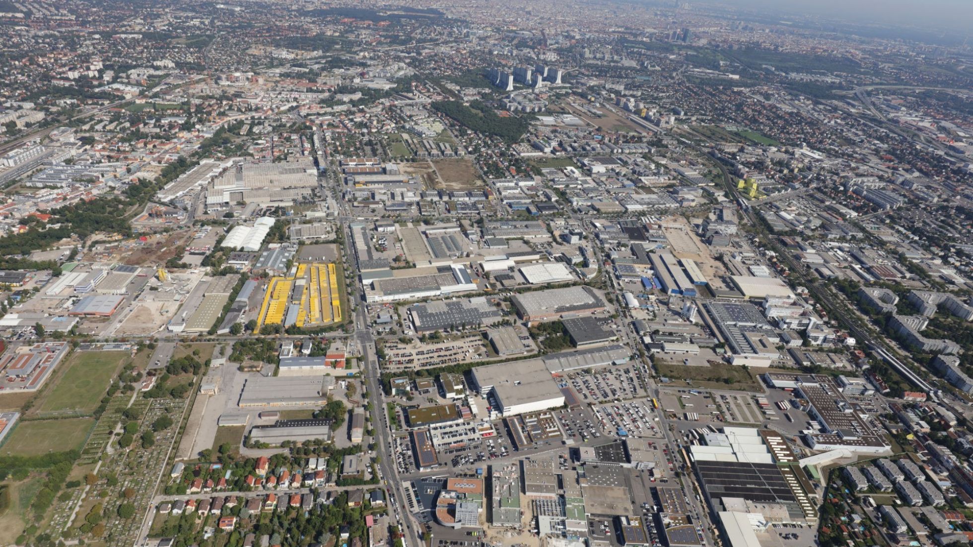 copyright: Vienna Business Districts Luftbild von Werksgebäuden