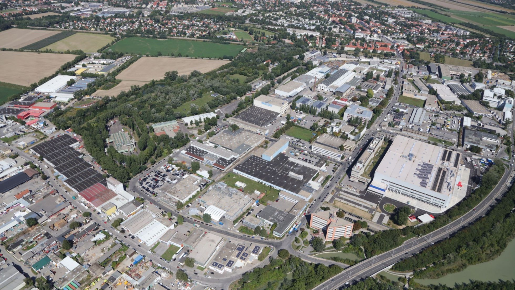 copyright: Vienna Business Districts Luftbild von Werksbegäuden