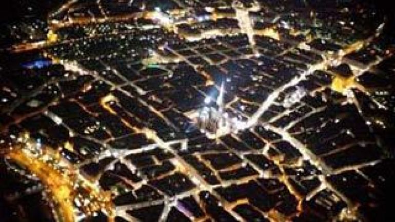 copyright: kuffner-sternwarte.at Lichtverschmutzung über Wien. Sicht auf den Stephansdom.