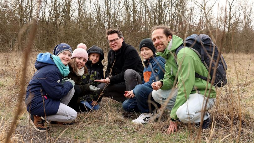 Exkursion und Schulworkshop - Biodiversität mit Kindern - im Naturschutz-Areal Breitenlee, mit StR Jürgen Czernohorszky und der MA22-Umweltschutz.