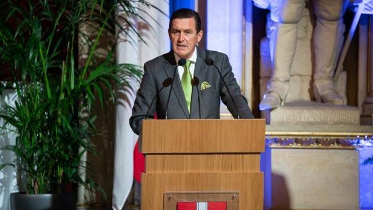 Wirtschaftsstadtrat Peter Hanke am Podium