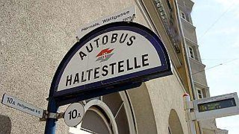 Haltestellenschild der Autobuslinie 10 A