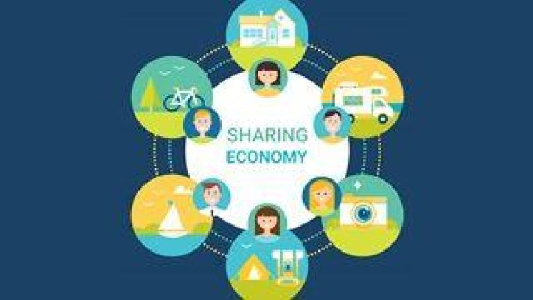 Darstellung, was man alles "sharen" kann (Haus, Auto, Fahrrad, Boot, Rucksack, Kamera) mit Menschen und blauem Hintergrund