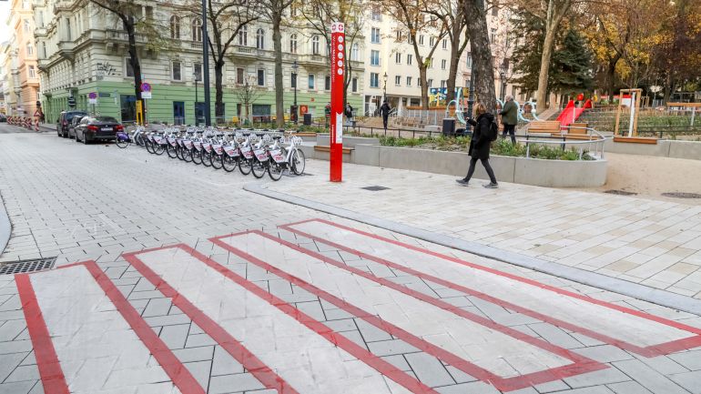 copyright: PID/Christian Fürthner Rot umrandeter Zebrastreifen