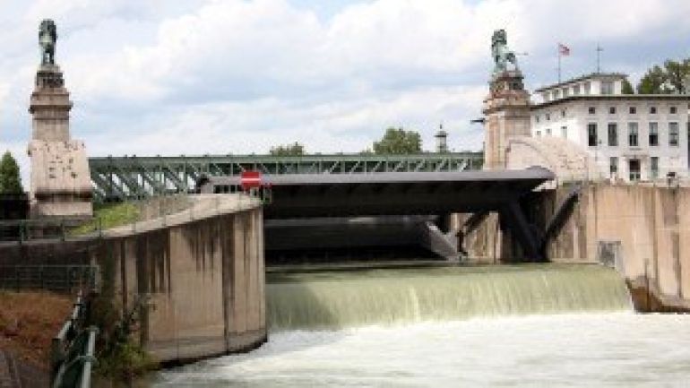 Schemerlbrücke mit Wehr- und Schleusenanlage