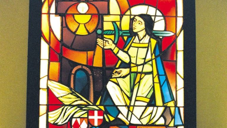 Glasmalereifenster mit der Darstellung der heiligen Barbara