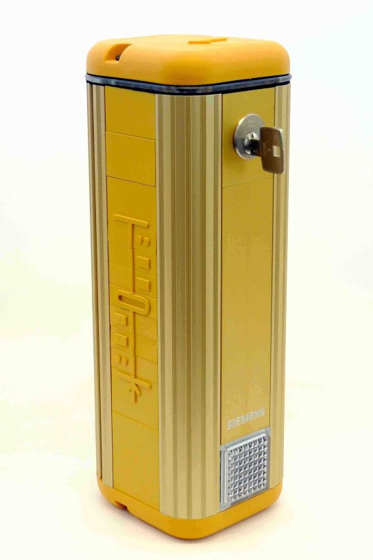 Ampelkästchen mit eingestecktem Eurokey