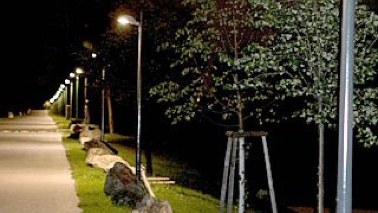 copyright: PID - Alex Halada Neue LED-Lampen auf der Donauinsel bei Nacht