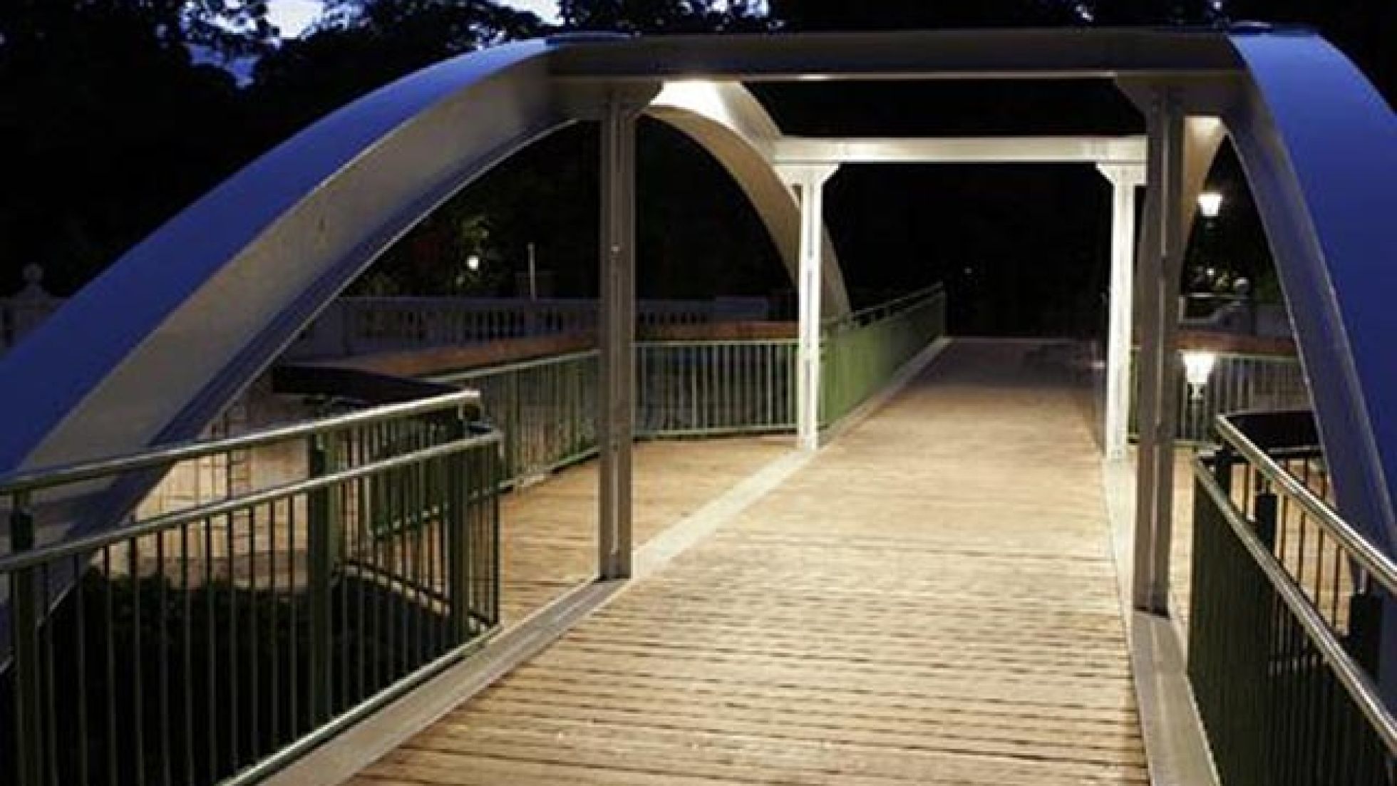 copyright: MA 33 Beleuchteter Stadtparksteg