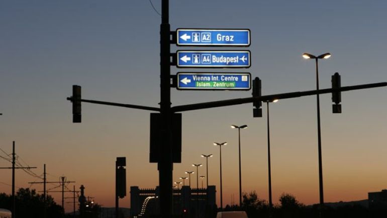 copyright: MA 33 Straßenbeleuchtung und beleuchtete Wegweiser