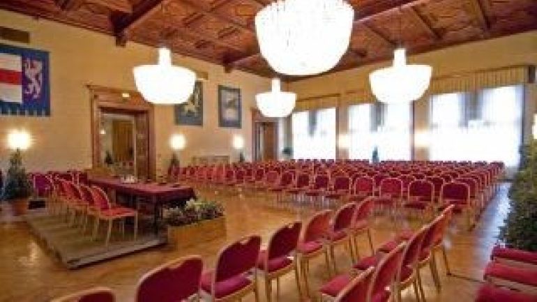 Stühle im Wappensaal