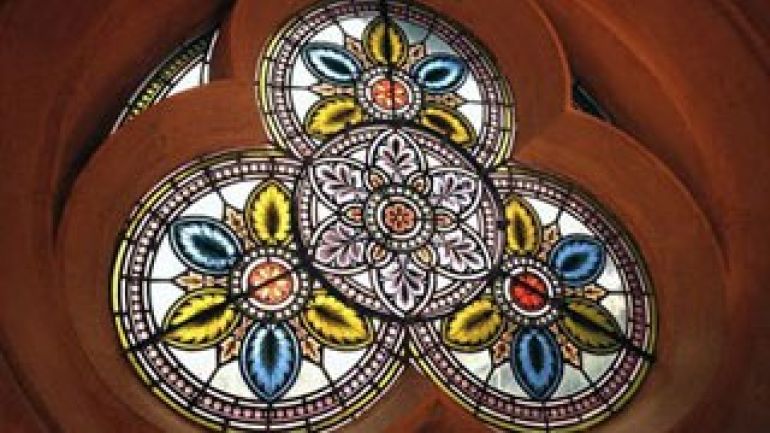 copyright: media wien Farbiges Fenster im Rathaus-Festsaal