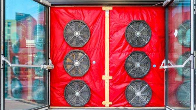 copyright: MA 39 - Christian Fürthner Glastür, dahinter Gebläse