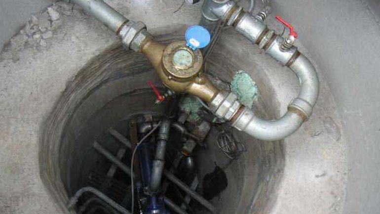 Blick in einen Brunnenschacht